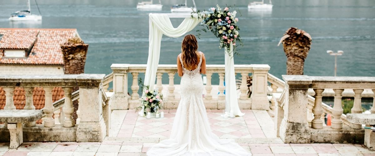 How to Choose a Wedding Venue - consider the season