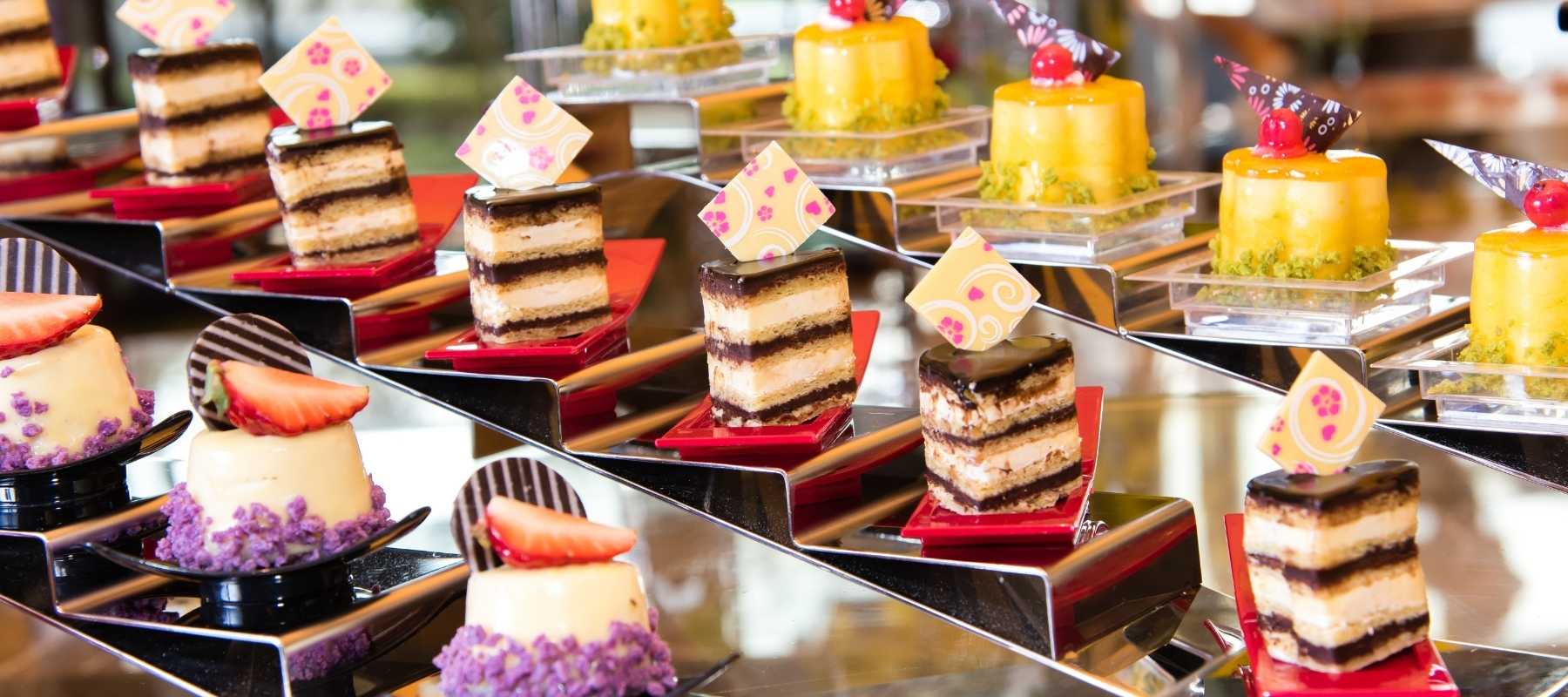 dessert station - How to Entertain your Wedding Guests