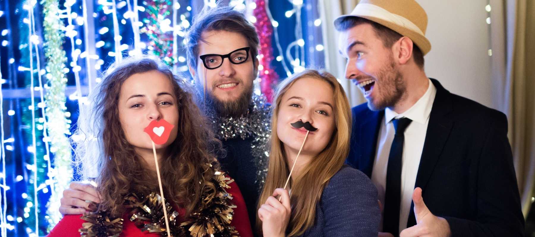 How to Entertain your Wedding Guests - photo booth