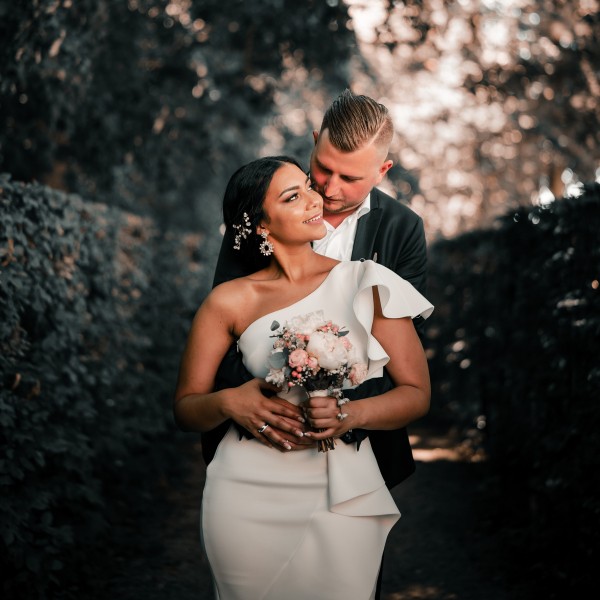 How to Plan a Wedding on a Small Budget | DIY Tips