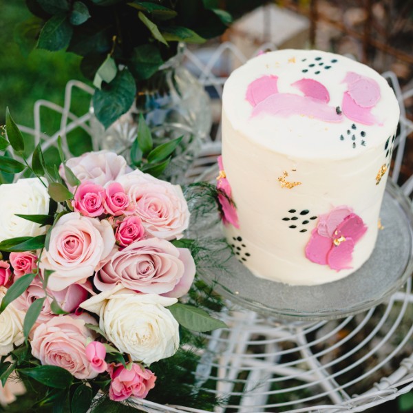 DIY Wedding Cake: Hacks and Tips