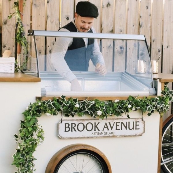 Cocktail Party Wedding Entertainment - ice cream station