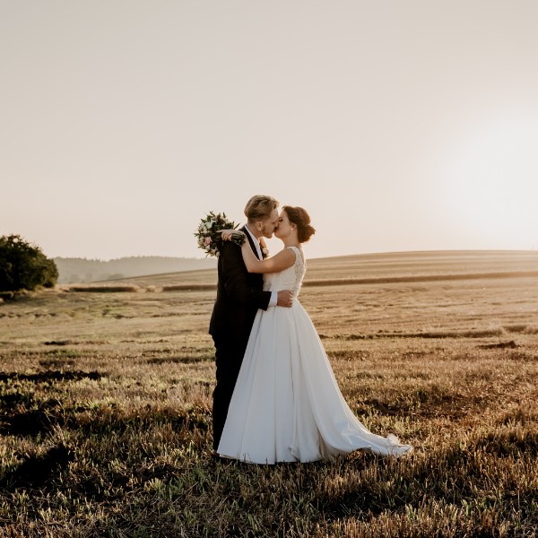 How to Plan a Summer Wedding