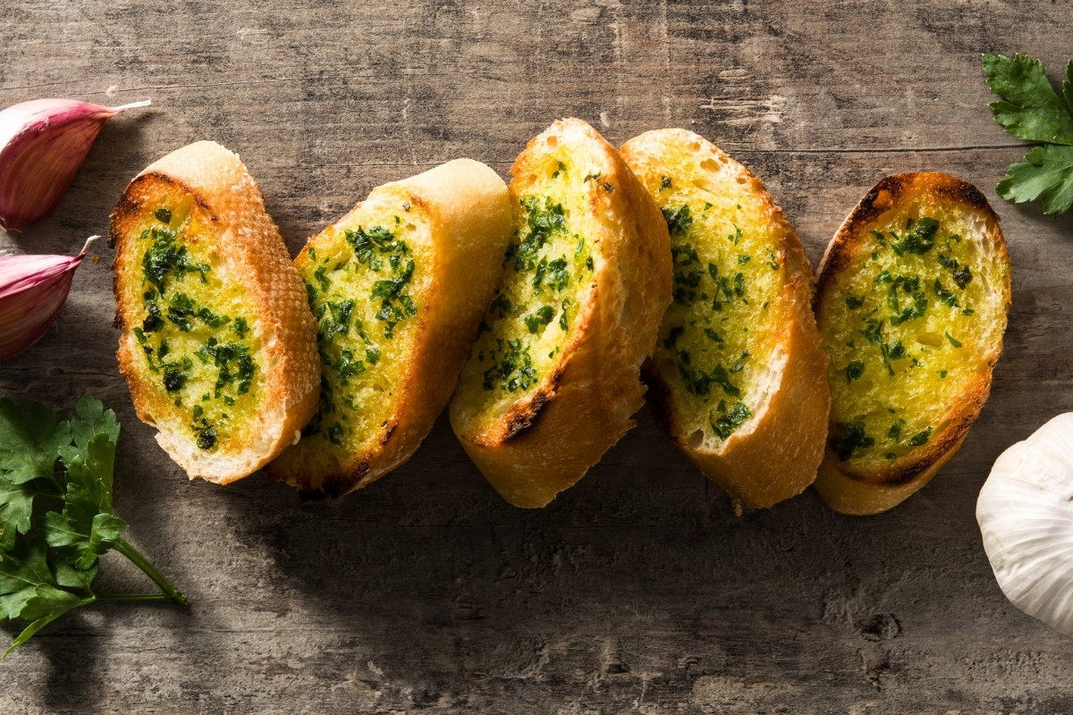 Is buffet tacky for a wedding? - bread on the table