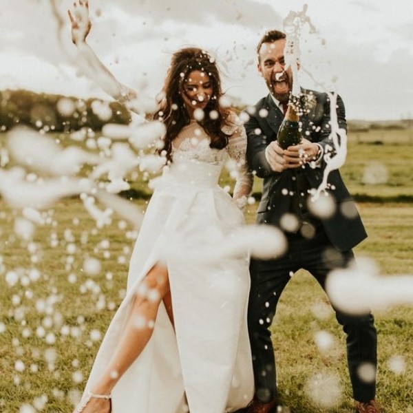 Wedding Photo Ideas You Need - champagne popping