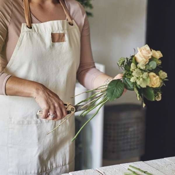 DIY Wedding Bouquet: How To - how to cut stems