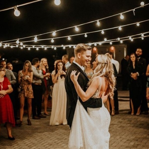 Wedding Photo Ideas You Need first dance