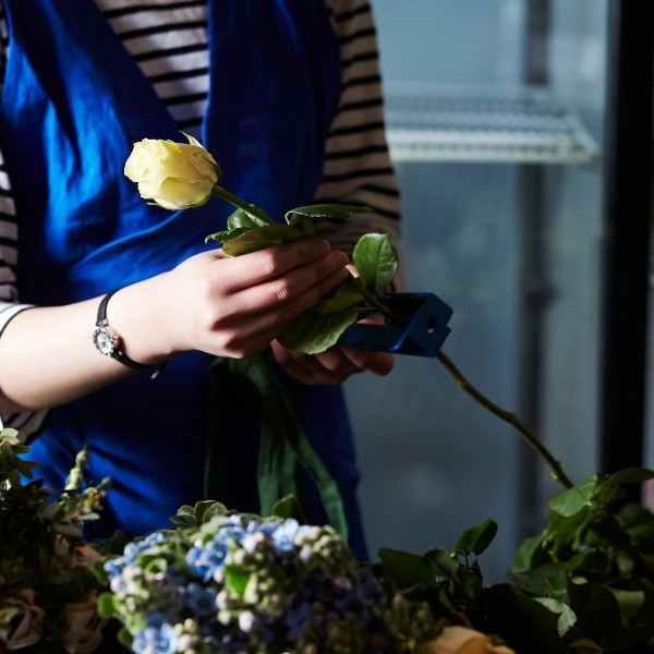 DIY Wedding Bouquet: How To - cleaning and prepping stems