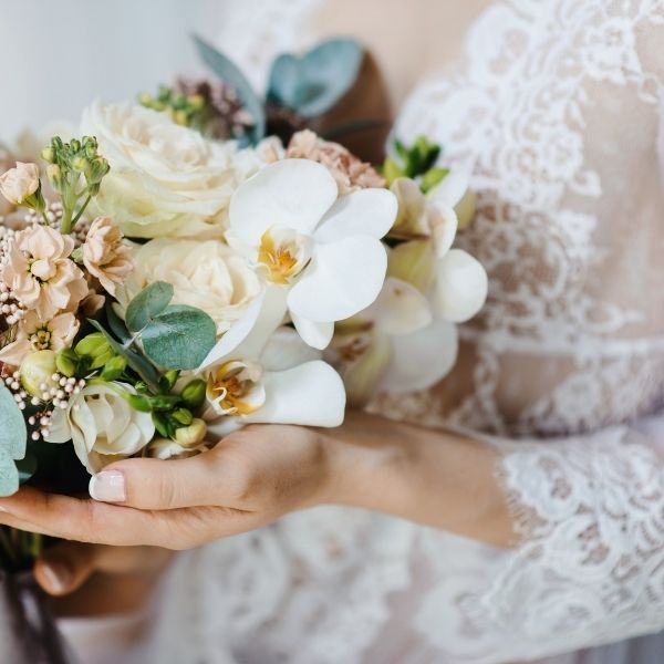 The difference when having real bouquet and fake centerpieces?