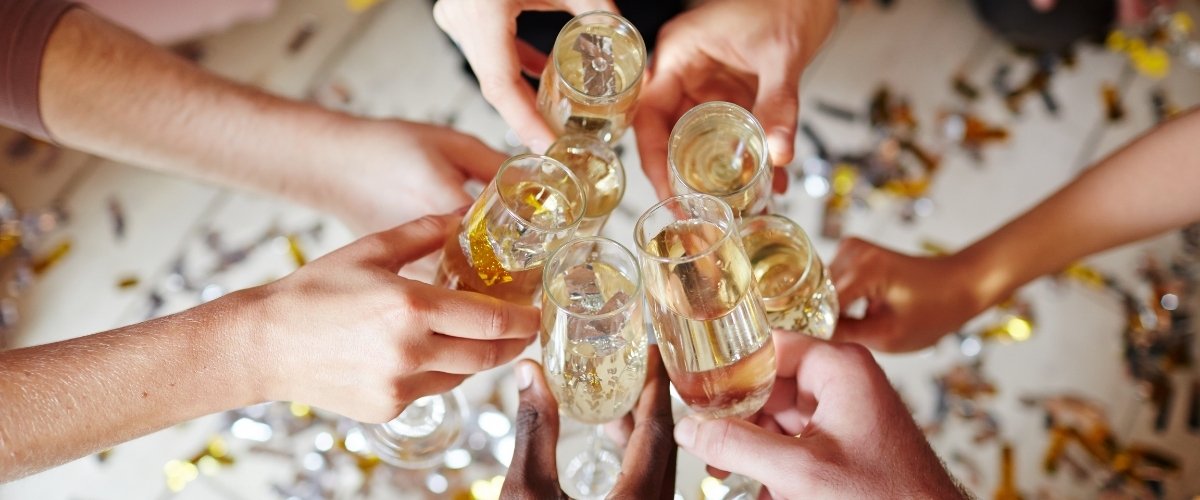 Wedding Hacks To Save You Money: Top 30 - minimalist bar