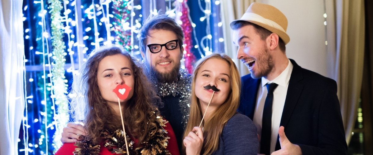 Wedding Hacks To Save You Money: Top 30 - wedding photobooth