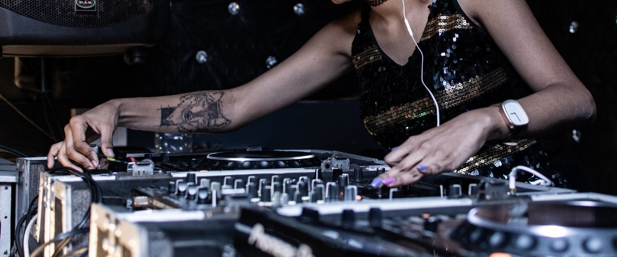 Why you Need to Book These Wedding Vendors - DJ