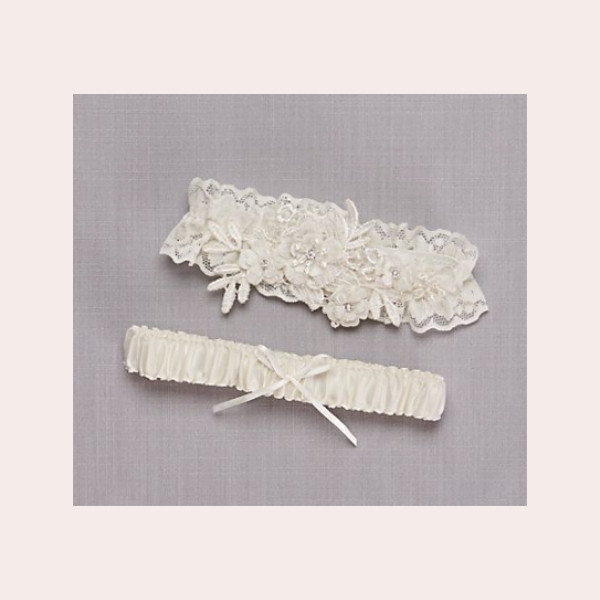 Wedding Accessories You Didn’t Think You Need - garter set