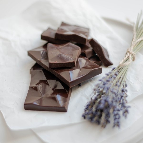 20 Foods To Help Boost Your Wedding Glow - dark chocolate