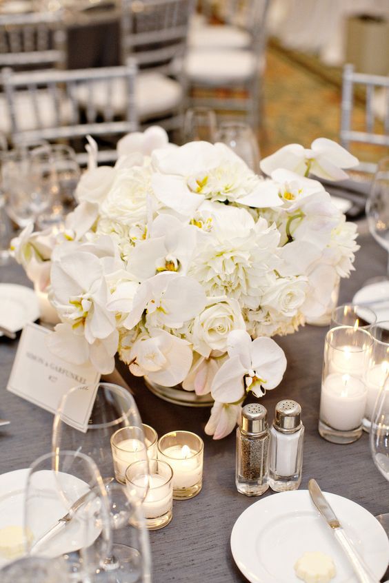 White Wedding Centerpiece Ideas: Classic & Elegant