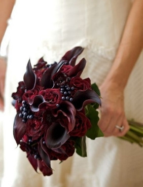 Dark and Moody Wedding Bouquet Ideas