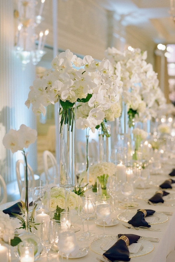 White Wedding Centerpiece Ideas: Classic & Elegant