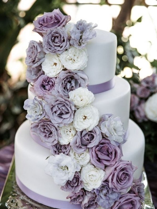 Lavender Lilac Wedding Ideas - wedding cake