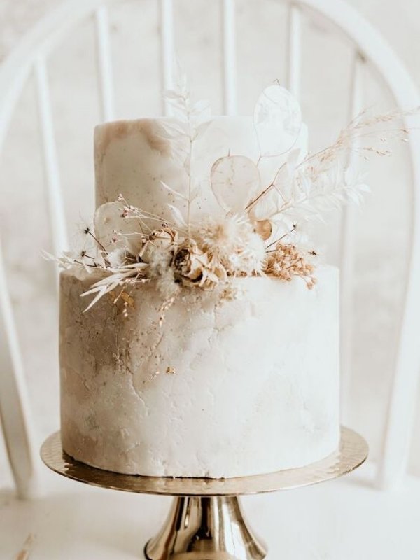 Champagne and Neutral Wedding Inspirations - monochromatic cake