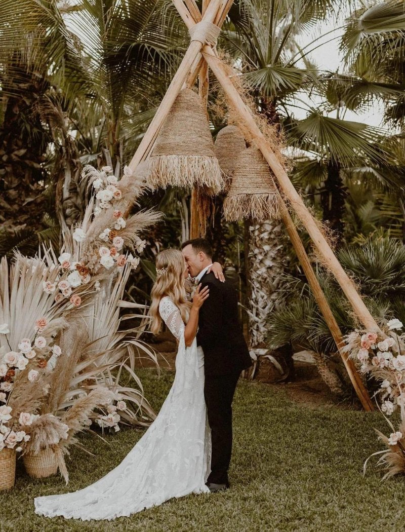 Boho Chic Wedding Decor Ideas - teepee hut