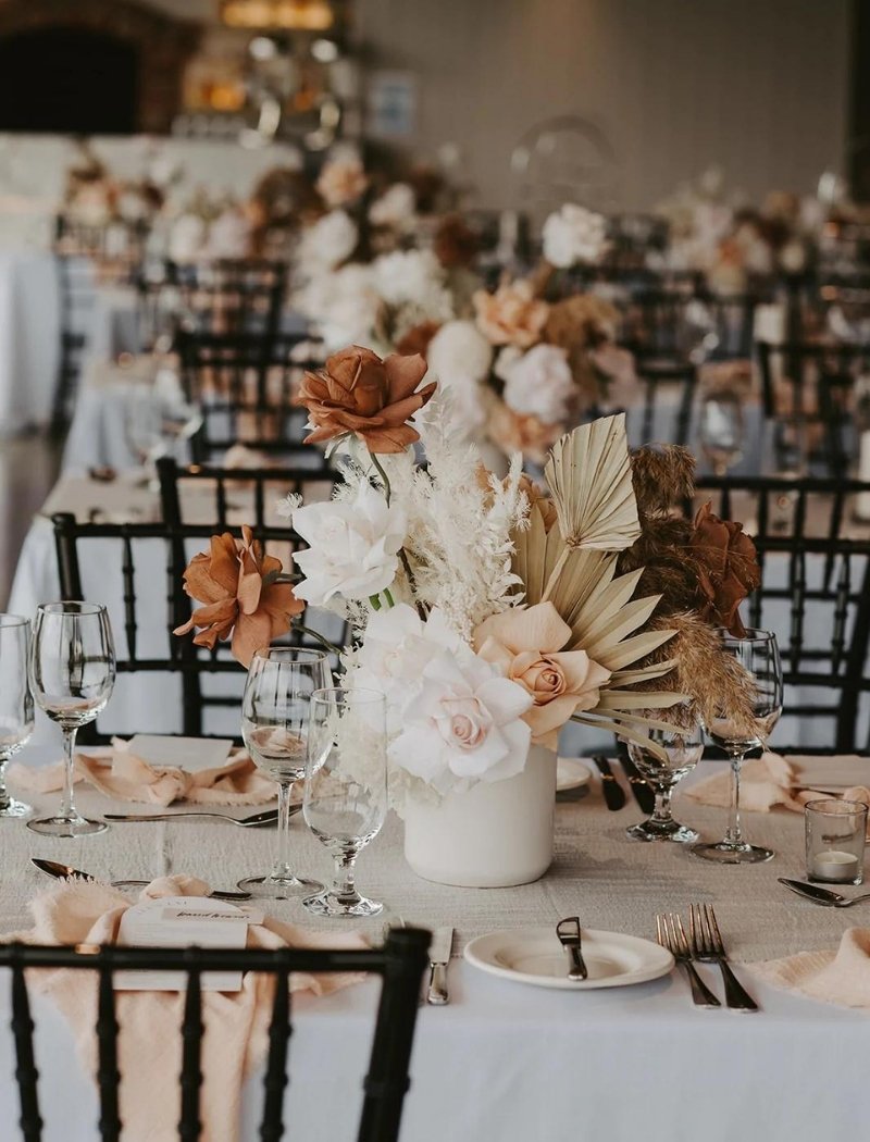 Boho Chic Wedding Decor Ideas - free flowing flower arrangements