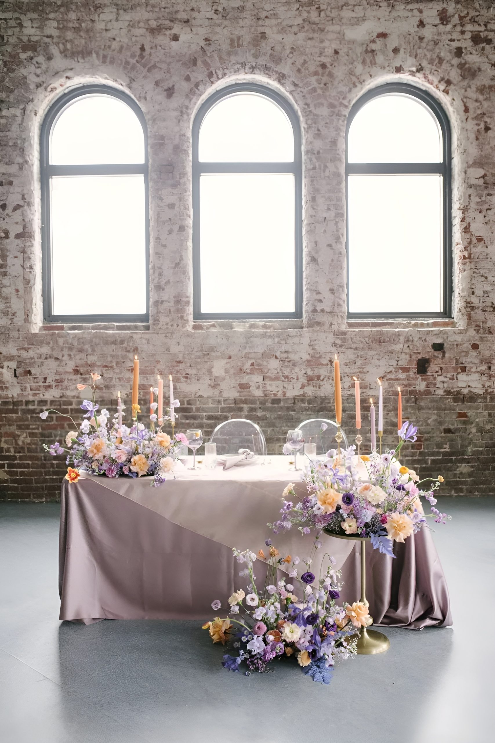 Sweetheart Table Flowers: Wedding