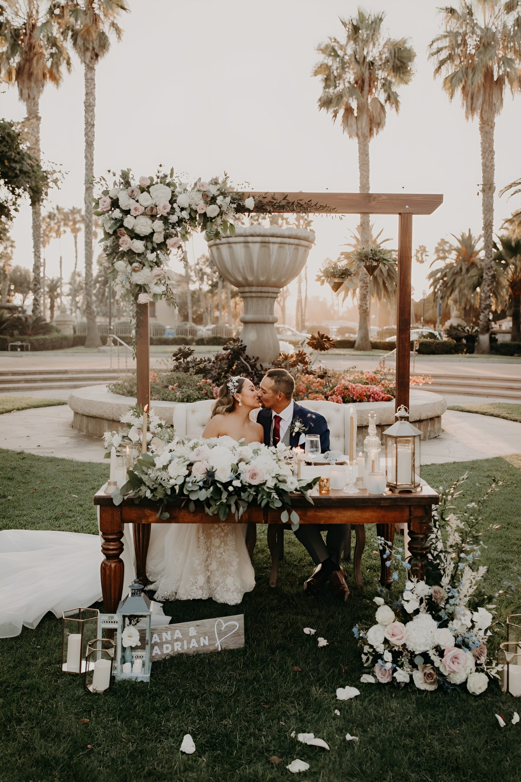 Sweetheart Table Flowers: Wedding Decor