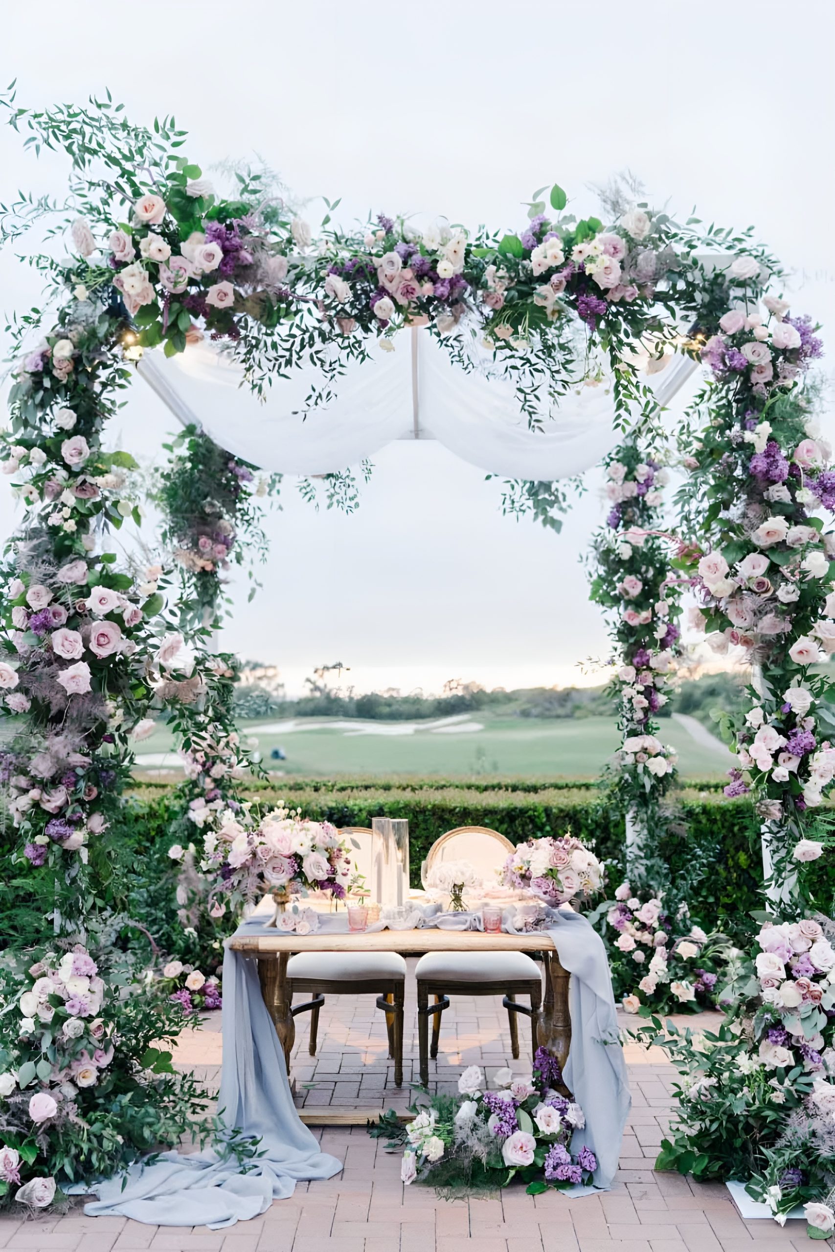 Sweetheart Table Flowers: Wedding Decor