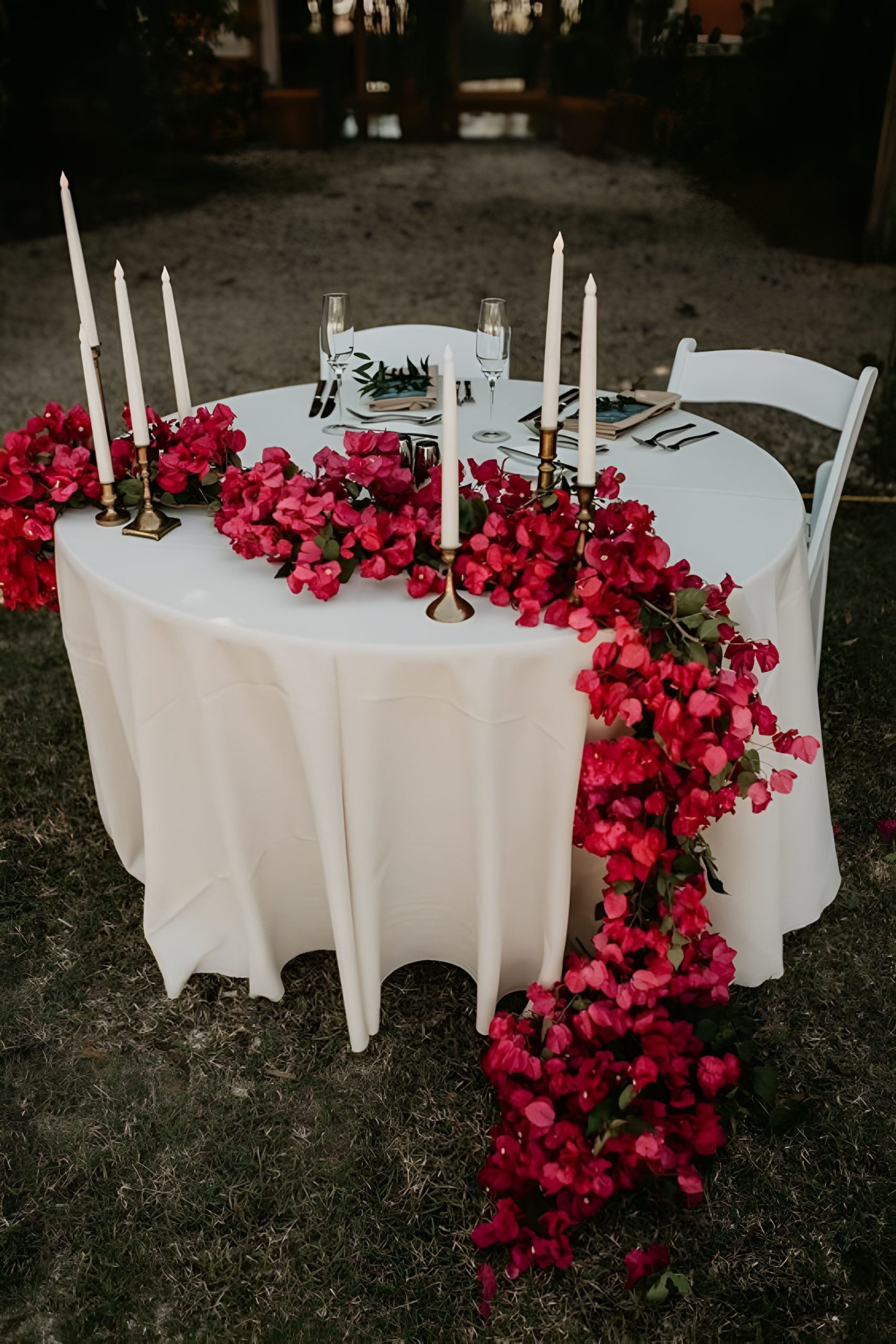 Sweetheart Table Flowers: Wedding