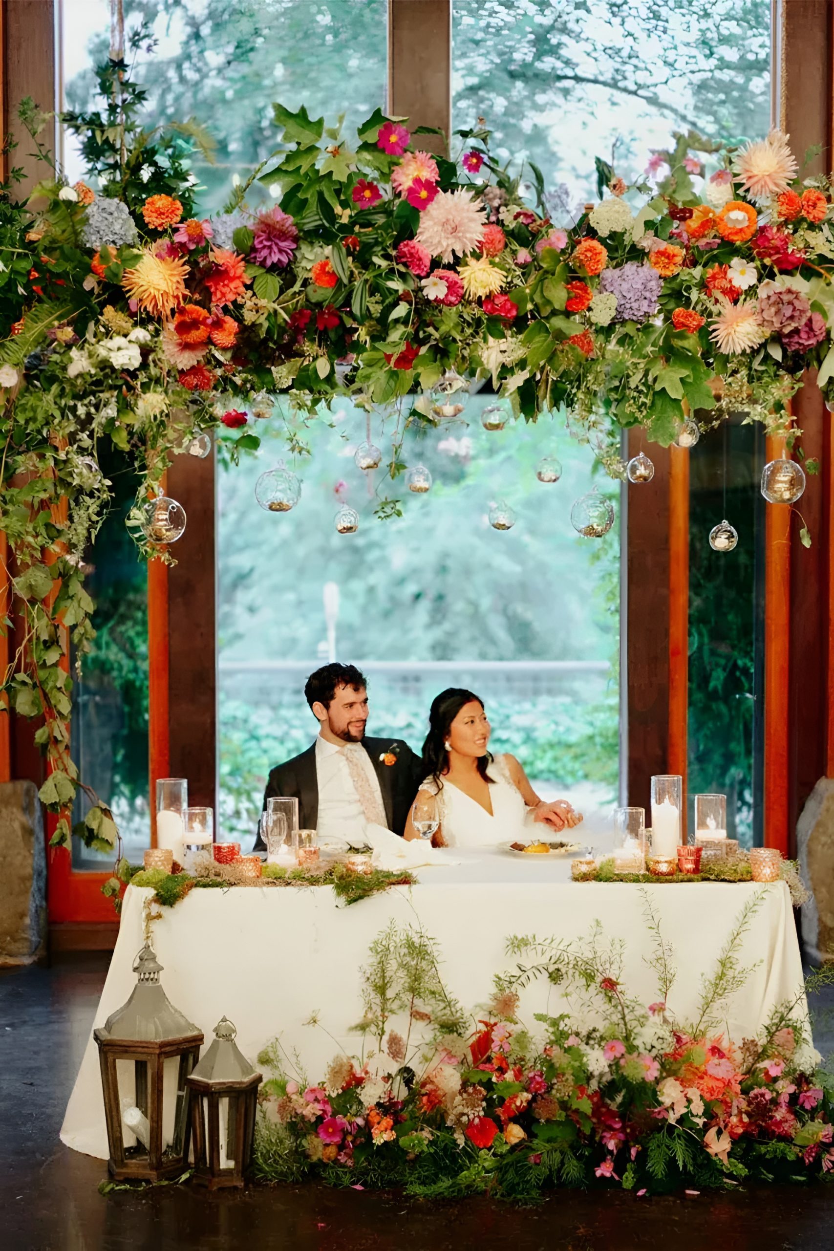 Sweetheart Table Flowers: Wedding