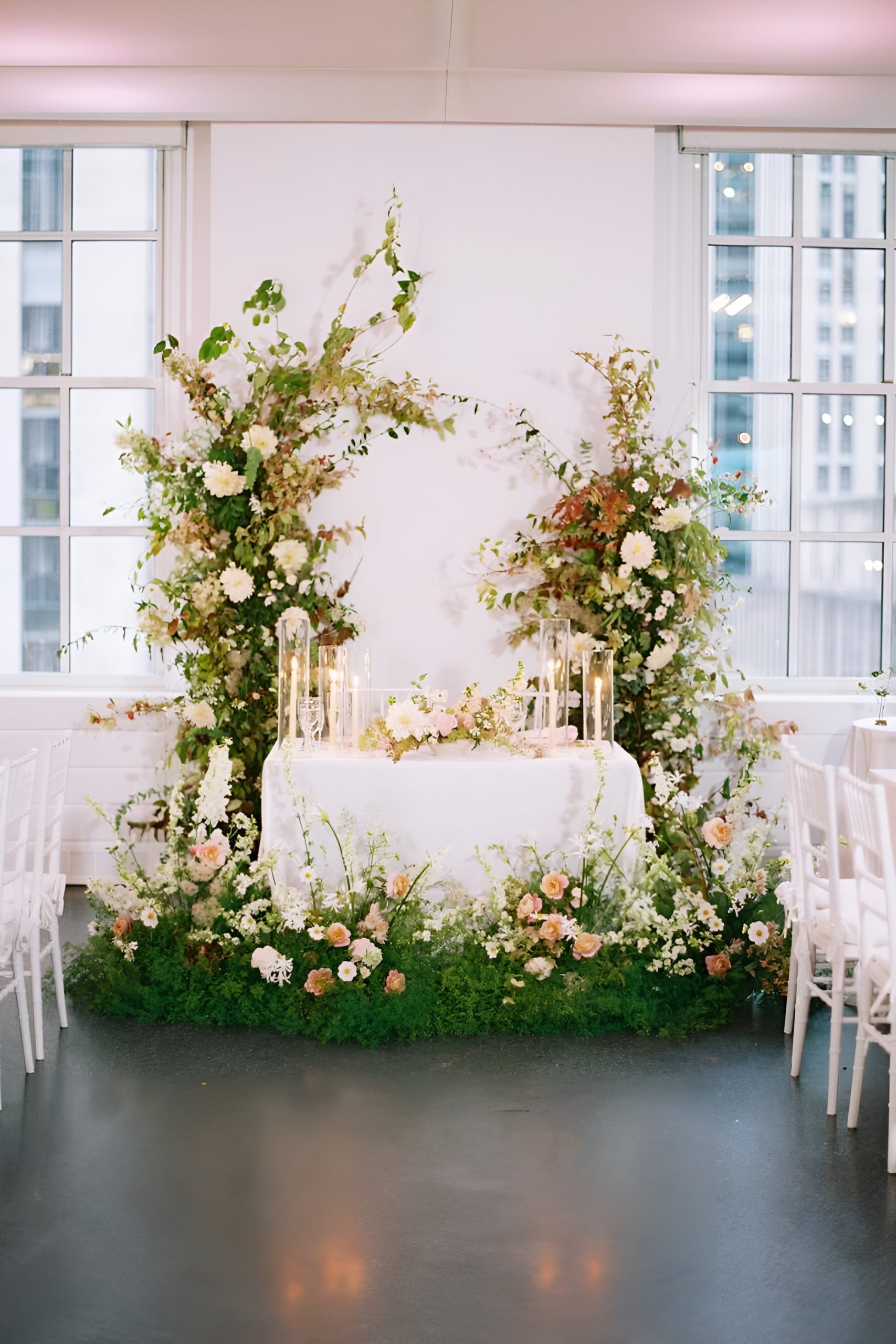 Sweetheart Table Flowers: Wedding