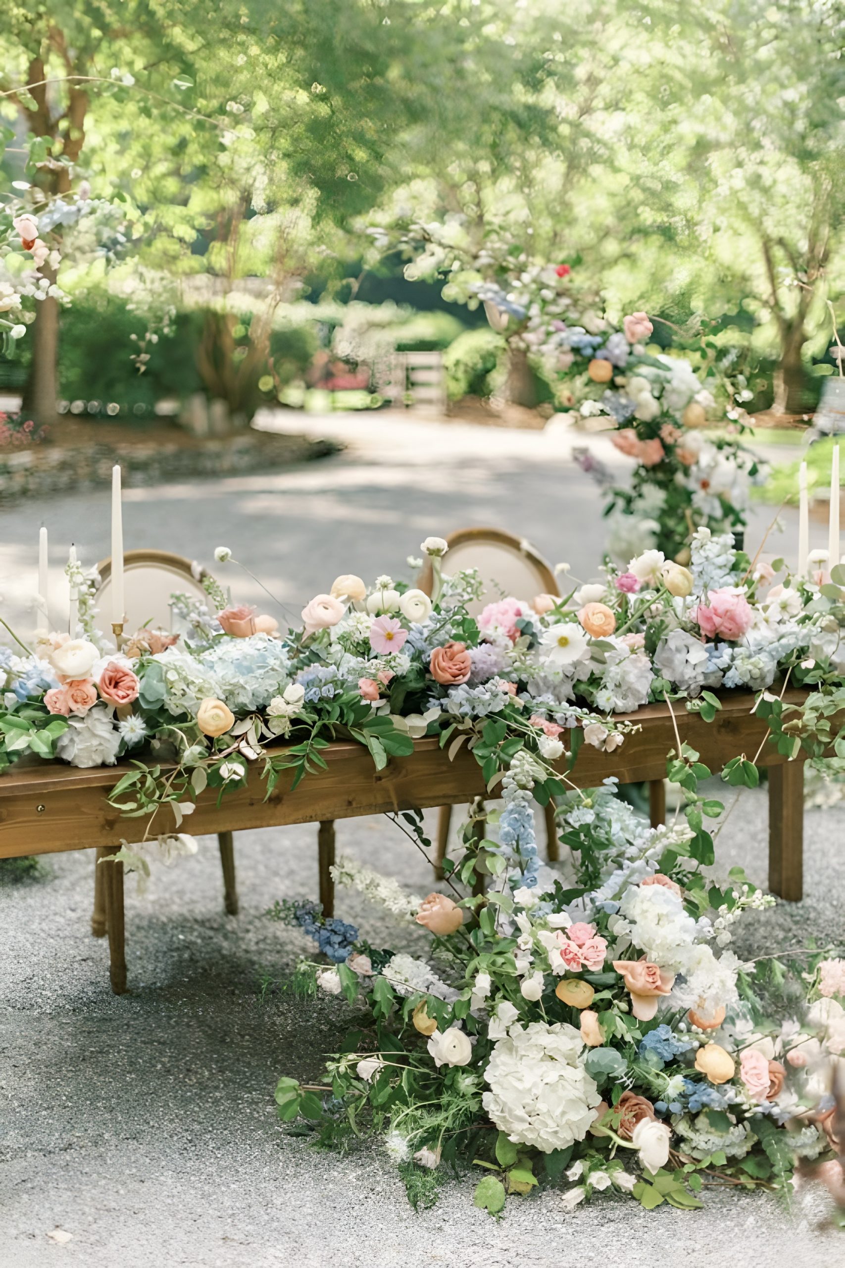 Sweetheart Table Flowers: Wedding