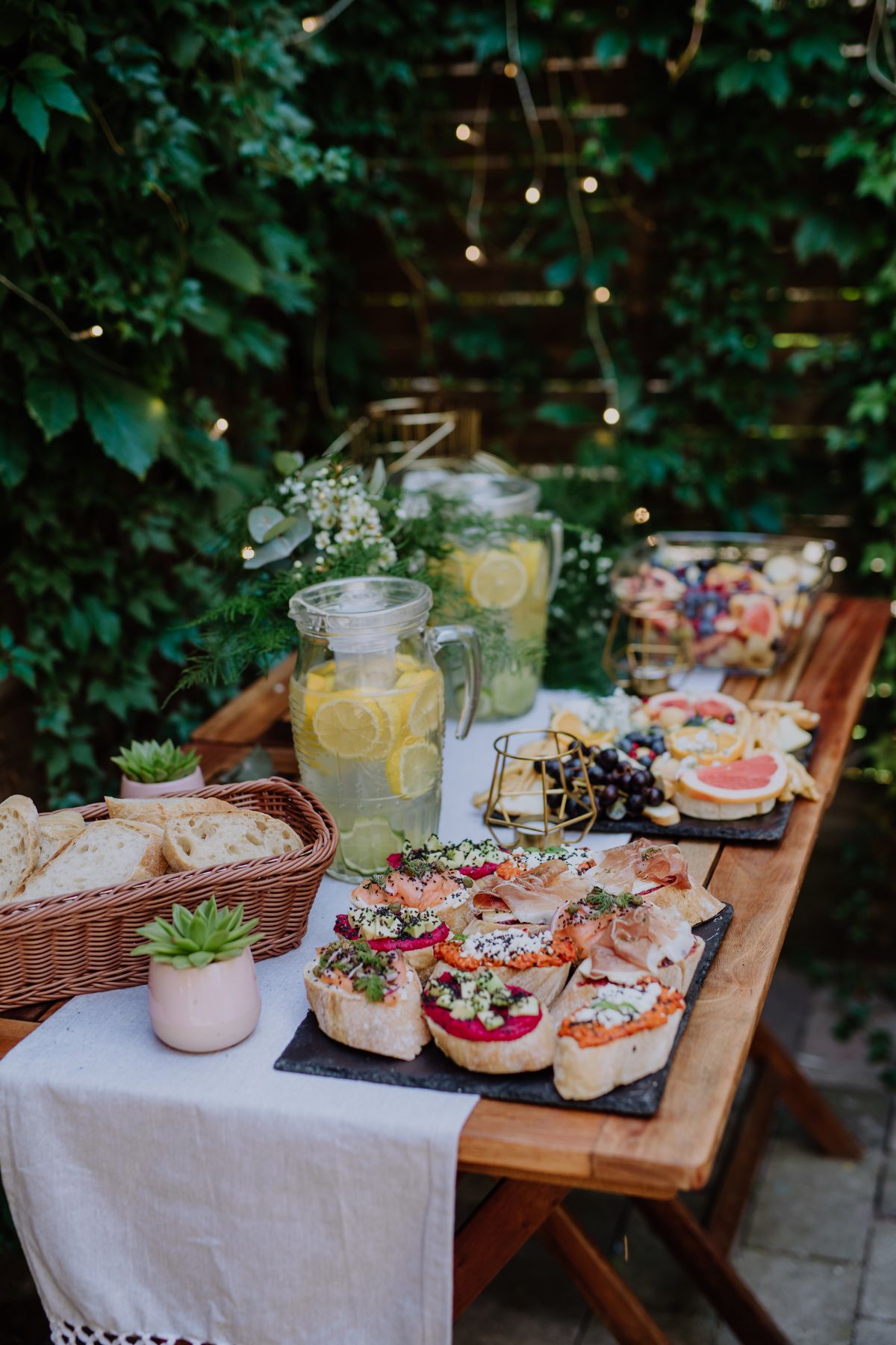 Tips To Save Money On Wedding Food