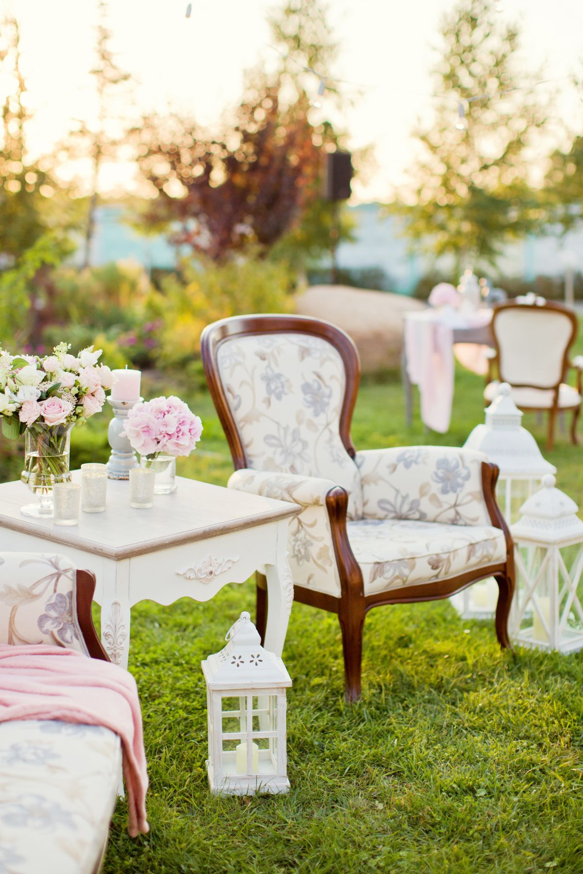 Casual Wedding Tips: Cost-Effective + Beautiful