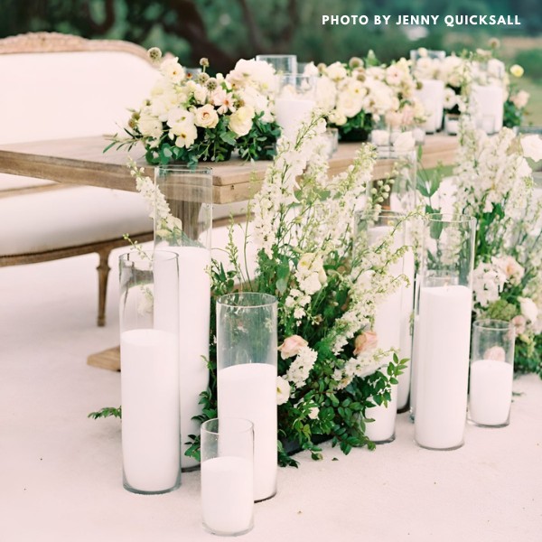 Sweetheart Table Flowers: Wedding Decor
