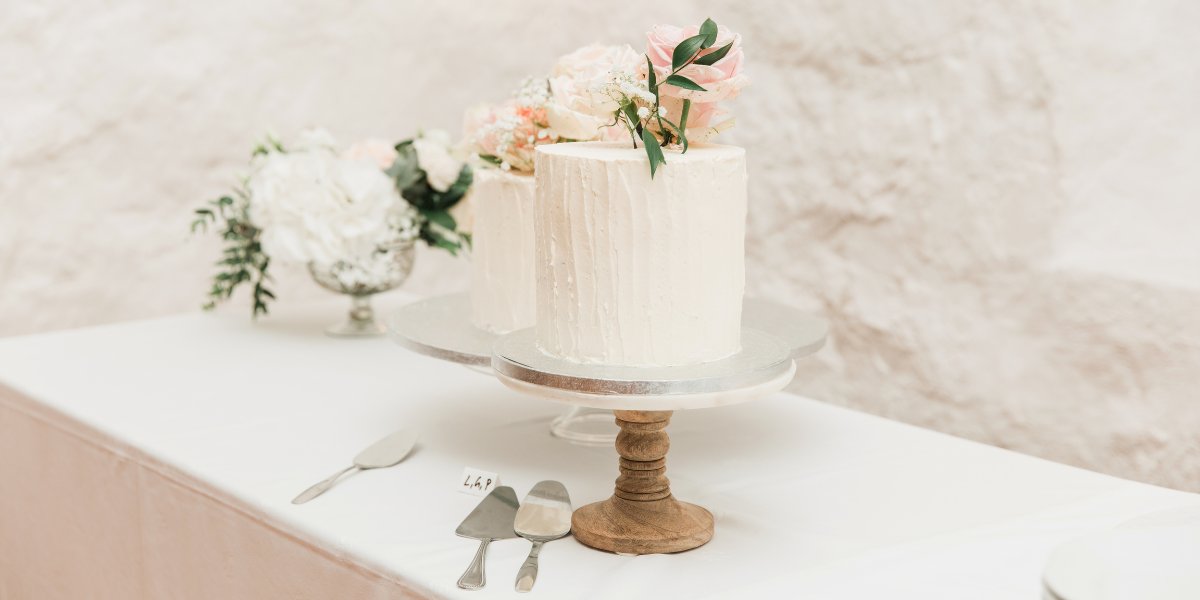 Wedding Details That Do Not Matter: Top 10 - wedding cake flavor