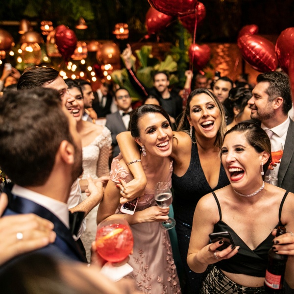 What To Bring As A Wedding Guest?