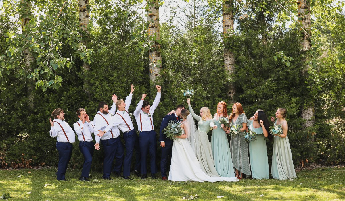 When Should We Do Family Photos At Weddings? Plus Location Ideas
