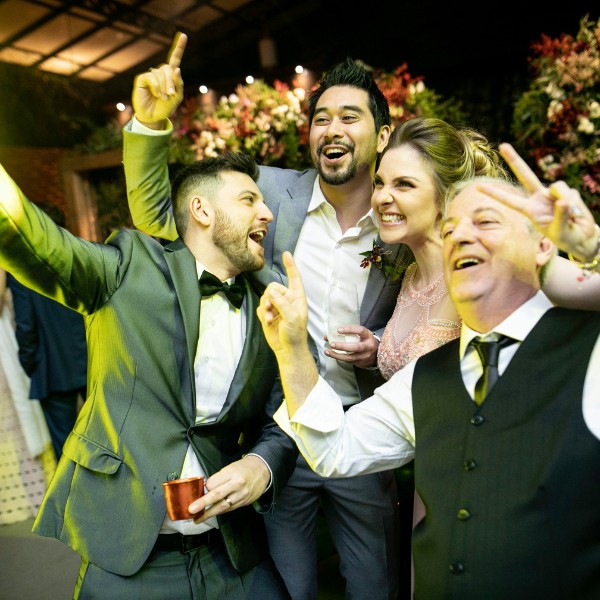 How To Choose The Best Wedding DJ For Your Reception