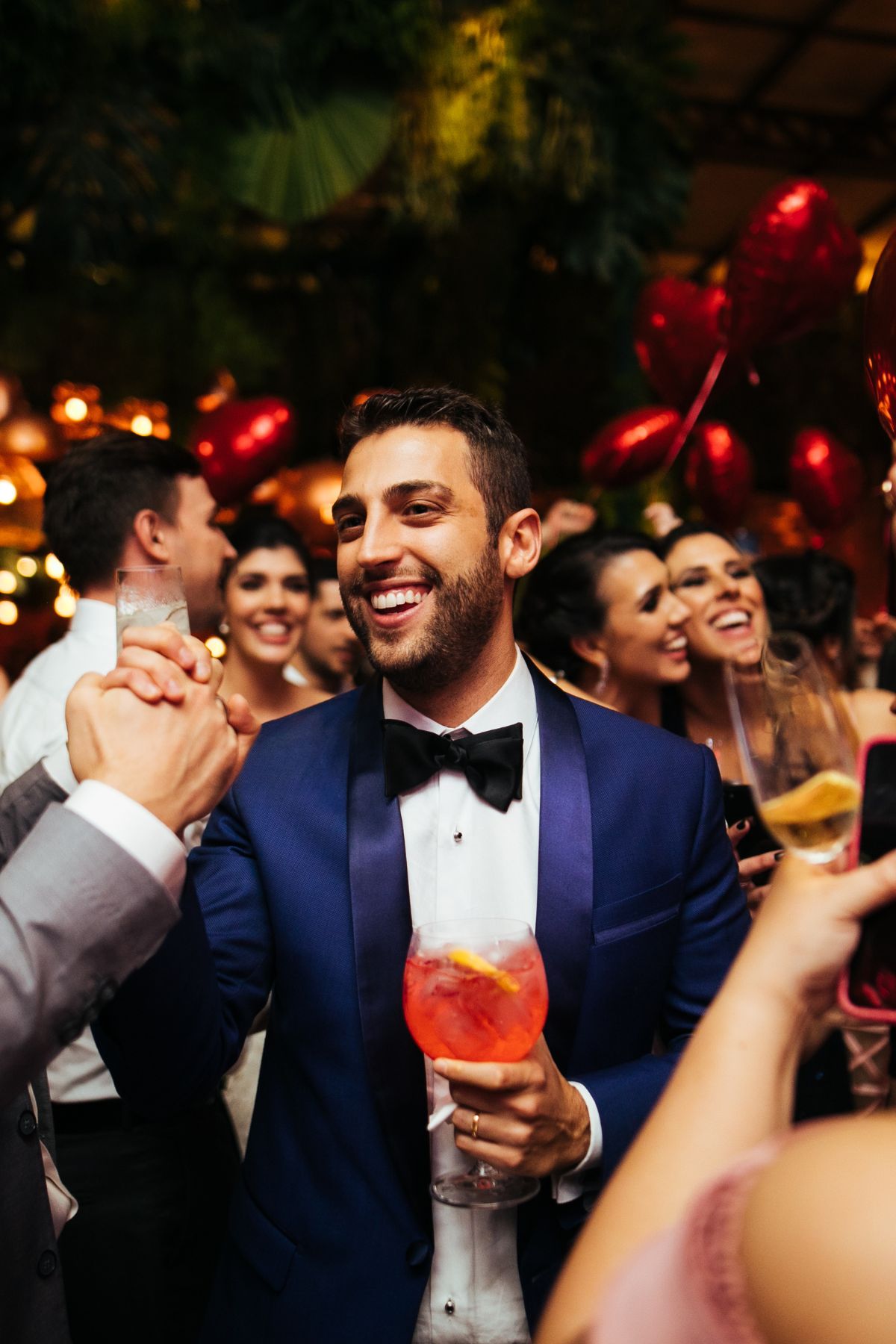 How to Entertain Wedding Guests