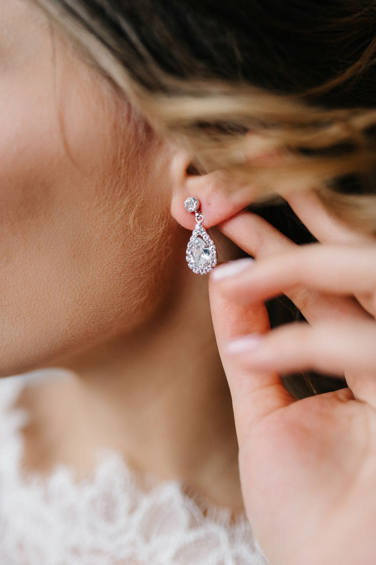 How To Choose Wedding Earrings