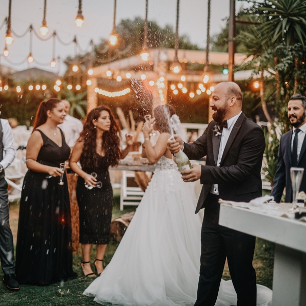 Intimate Wedding: How To Make It Luxurious