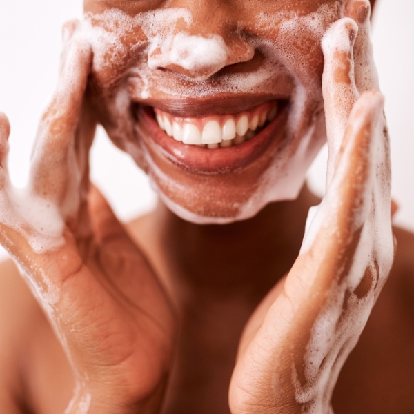How to Actually Remove Your Makeup Properly – No Stains!