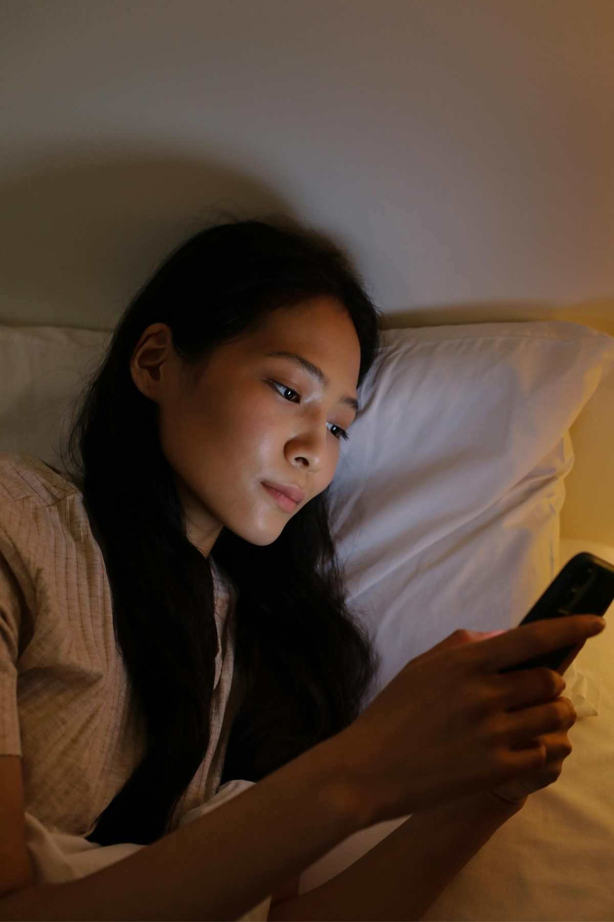 Why He Only Texts At 10pm - That's Your Sign To Block And Glow